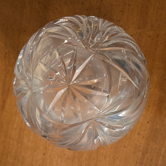 Lovely Lead Crystal Rose Bowl Vase - Picture 7 of 8